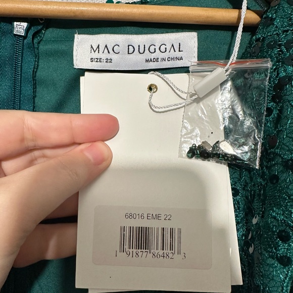 NWT Mac Duggal Beaded Embroidery Illusion Sleeve Dress - size 22 - Picture 8 of 8